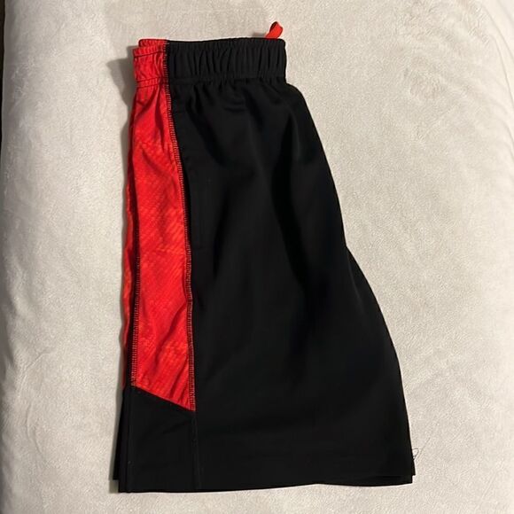 Mens layer 8 basketball shorts - Picture 2 of 3